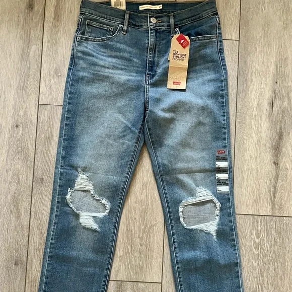 ✨NWT✨ Levi's Women's 724 High Rise Straight Crop Jeans - Picture 2 of 13